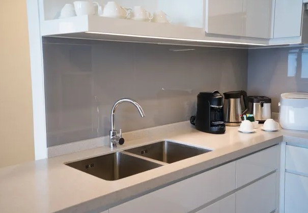 Revestimento de Vidro para Cozinha Colorido Cinza
